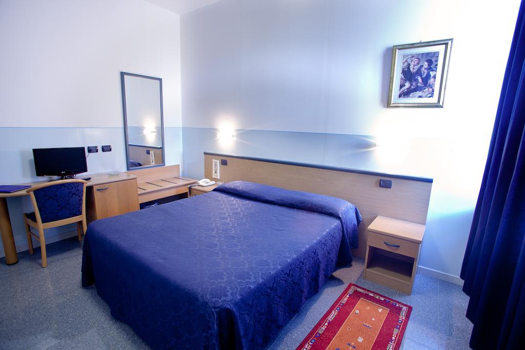 Master Hotel Castelvetro Piacentino الغرفة الصورة